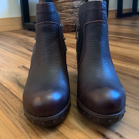 NIB CAT Womens fashion boots Style T1256 - Picture 4 of 6